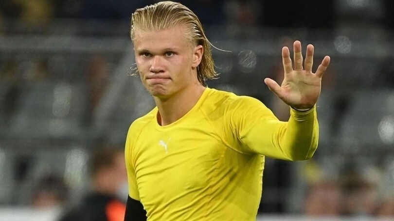 Erling Haaland nei guai: beccato alla guida mentre usa il telefono