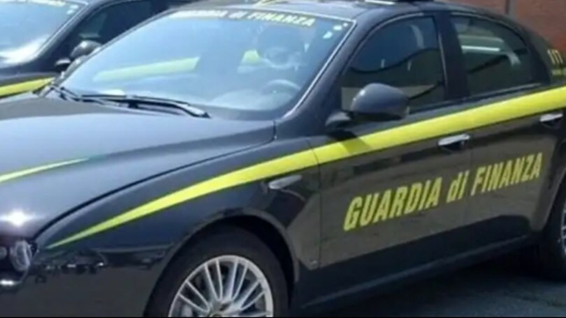 Evade le tasse dal 1999: beccato con patrimonio milionario di Ferrari, Rolls-Royce e centri commerciali