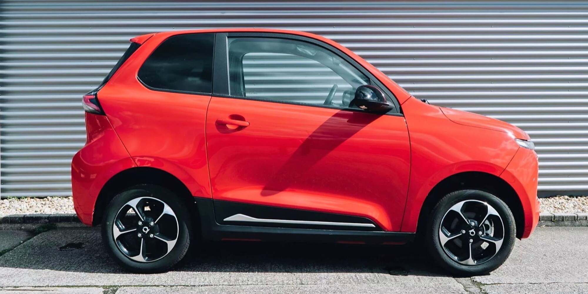 ARI 902, il van elettrico "tascabile" con bagagliaio da SUV