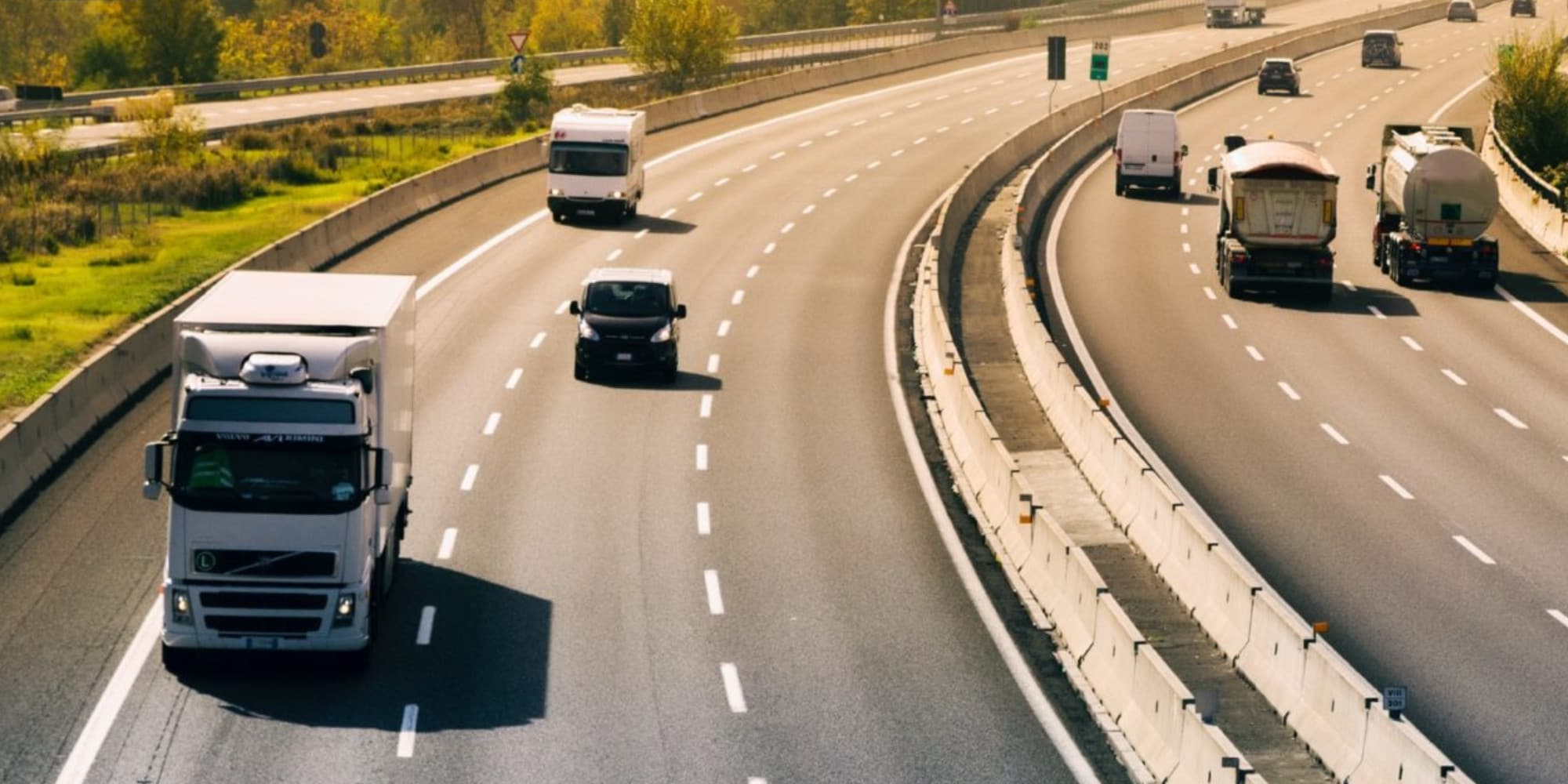 Autostrade, il governo: faremo un decreto per il limite a 150 orari