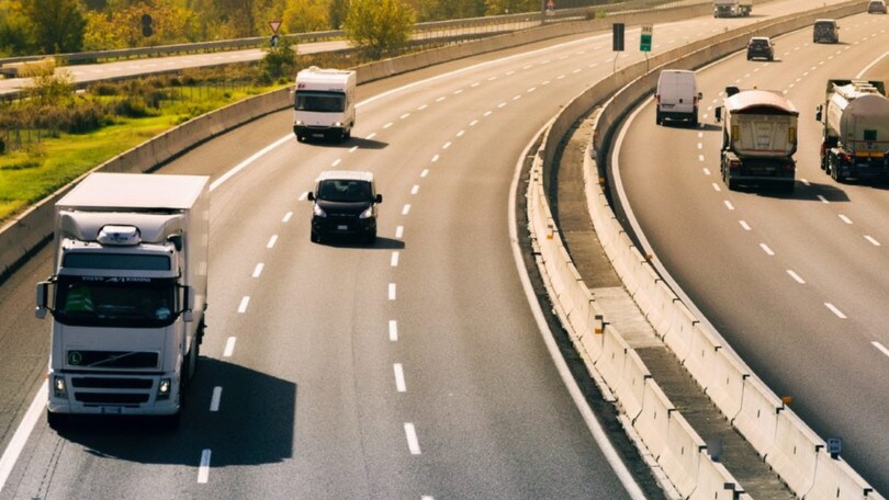 Autostrade, il governo: faremo un decreto per il limite a 150 orari
