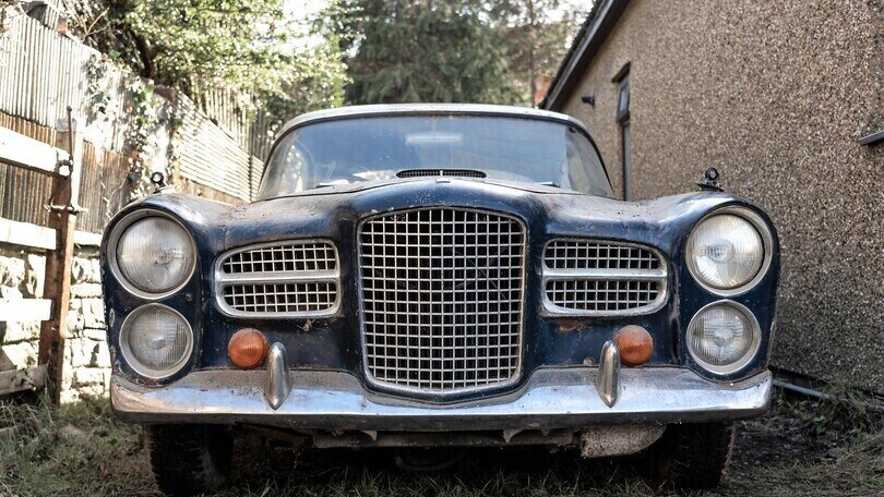 Facel Vega HK500 ritrovata in un fienile