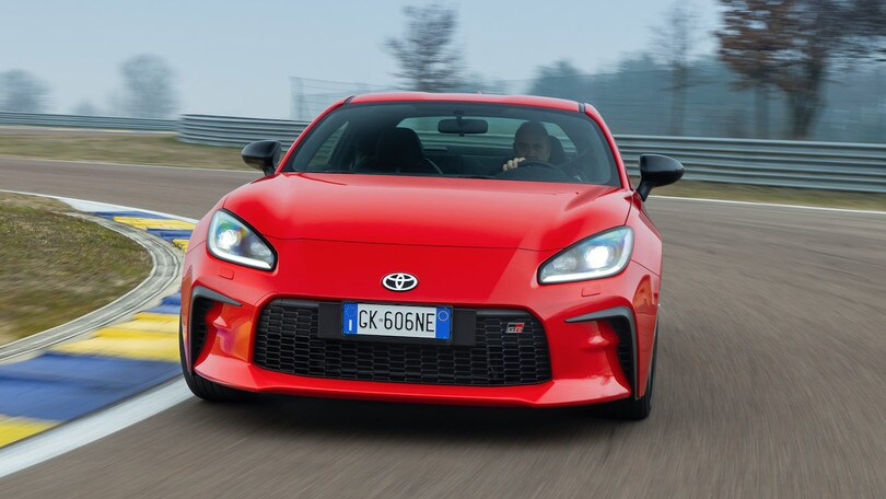 Toyota GR86, il test in pista