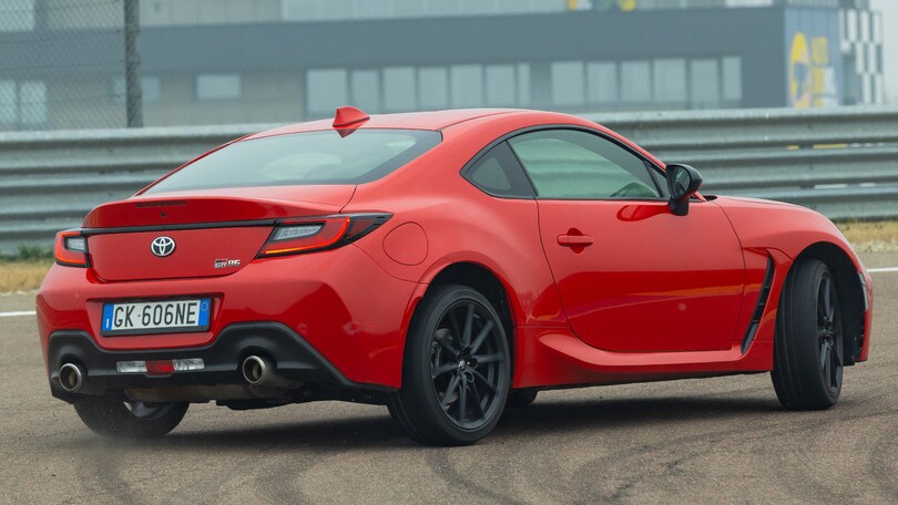 Su Auto in edicola: Toyota GR86, la regina dei traversi