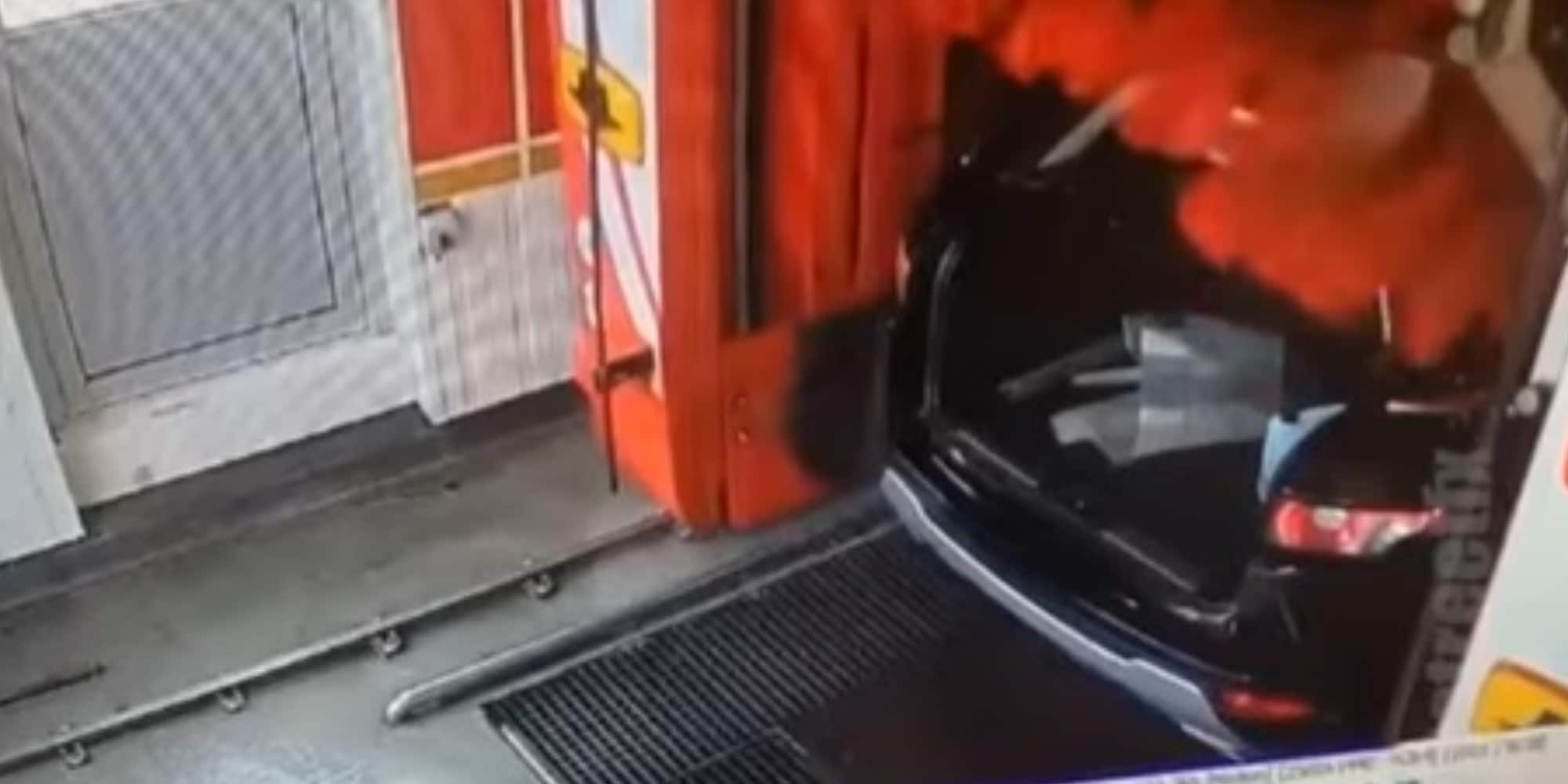 Porta la Range Rover all'autolavaggio, ma finisce malissimo!