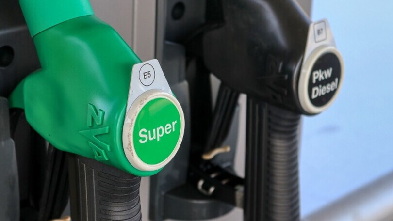 Caro-carburanti, scendono i prezzi di benzina e Diesel