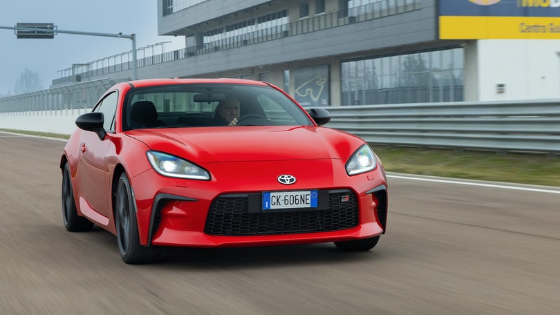 Toyota GR86, la prova in pista a Balocco