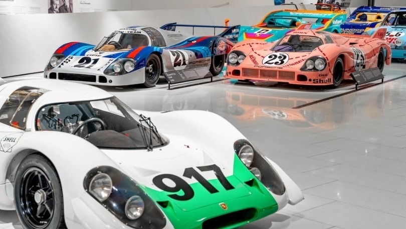 Porsche, la festa per i 75 anni del marchio sul Lago di Como