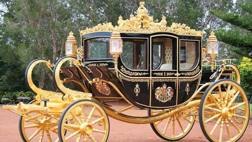Incoronazione Re Carlo d'Inghilterra: la carrozza è meglio di quella di Cenerentola