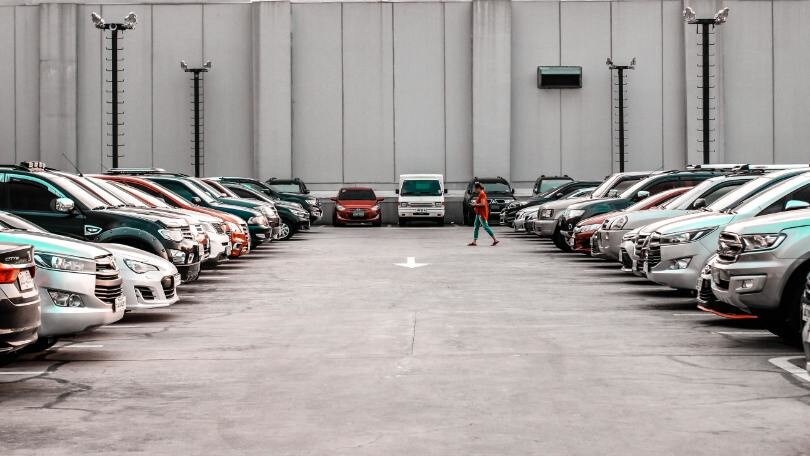 Mercato auto, crescita del 26,8%: il problema restano le elettriche