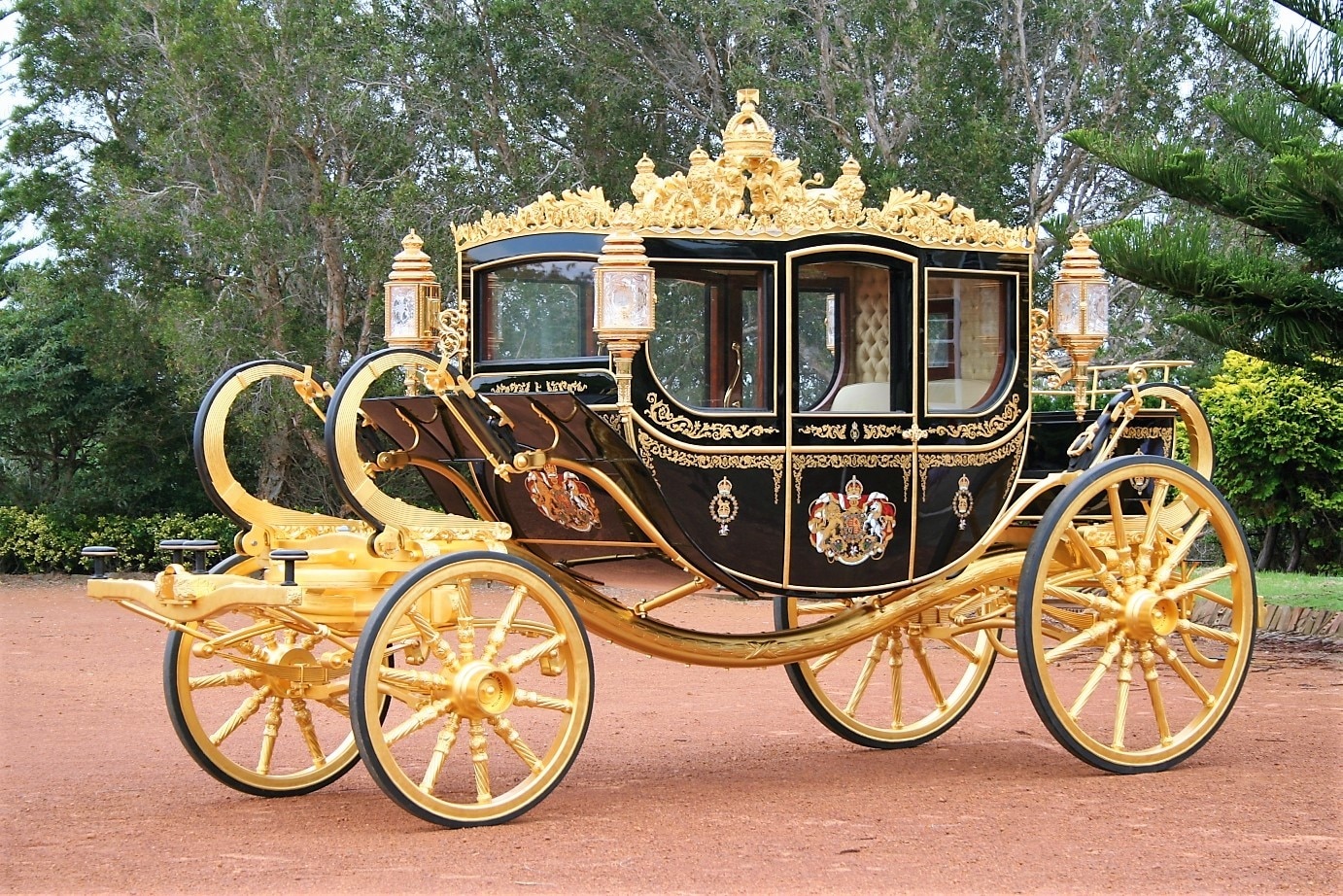 La carrozza di Re Carlo d'Inghilterra non è come sembra!