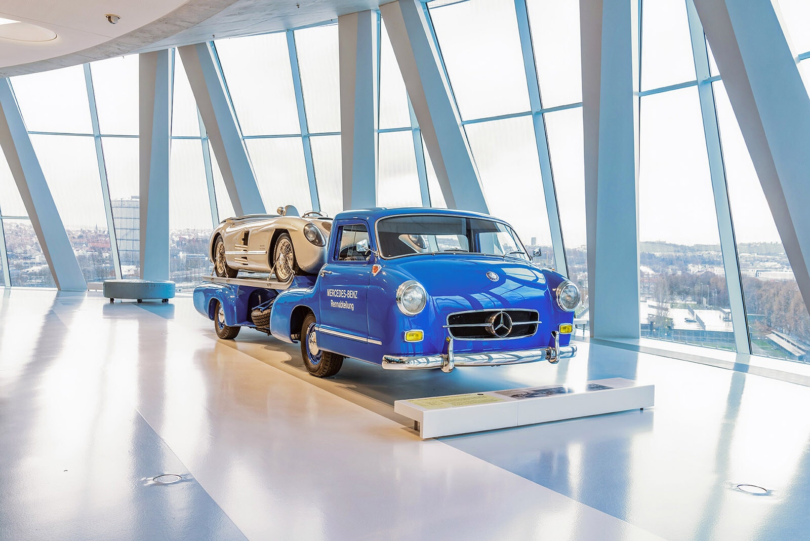 Mercedes “Blue Wonder”, iconica bisarca da corsa