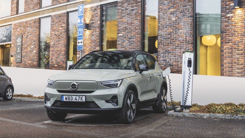 Volvo XC40 Recharge: le foto