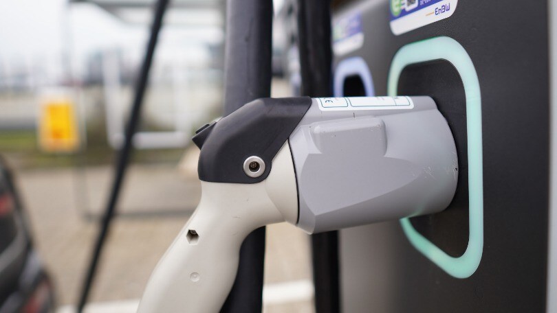 Auto elettriche UE: bisogna installare 65 milioni di colonnine entro il 2035