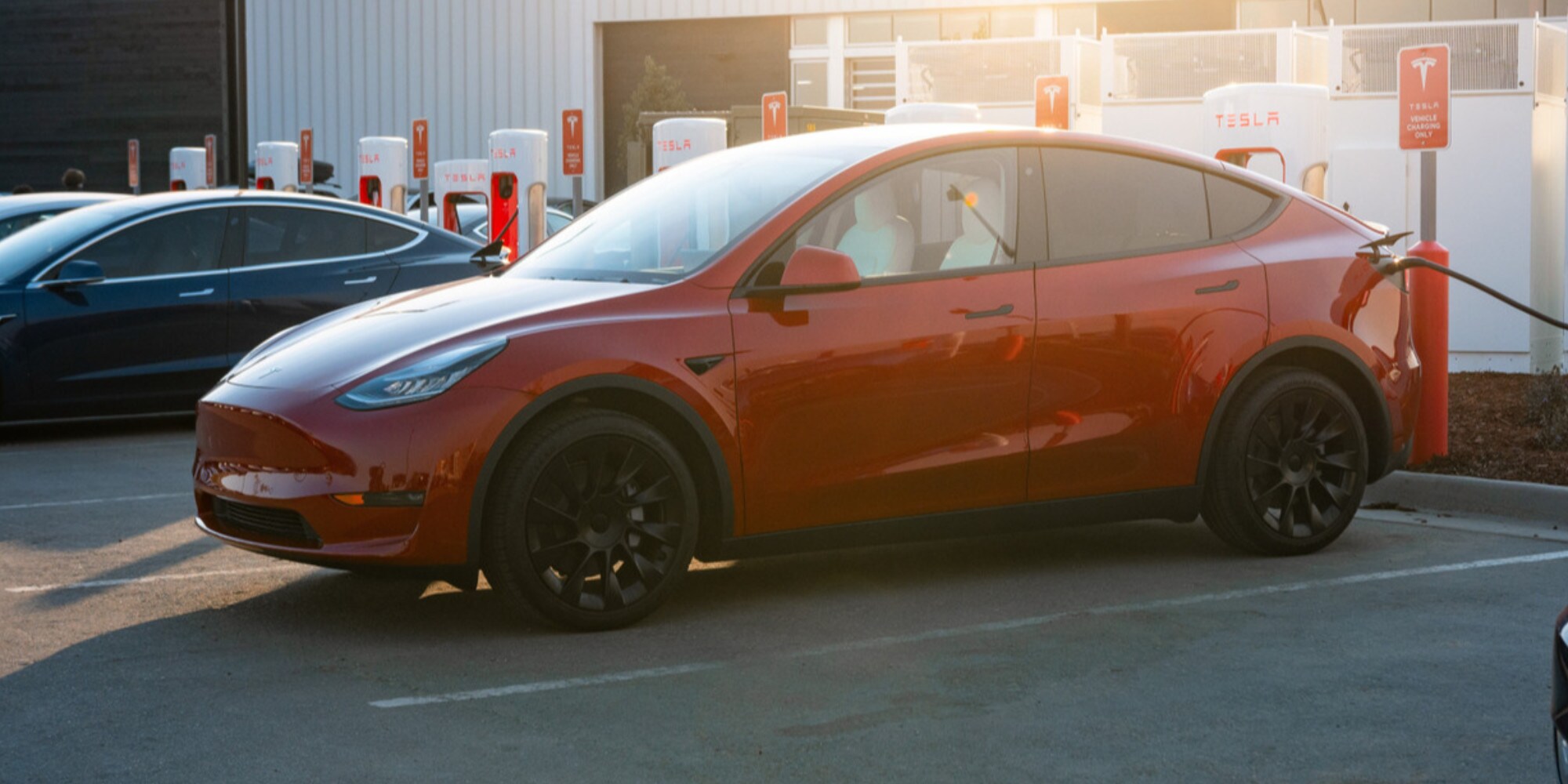 Tesla taglia il prezzo anche ai Supercharger