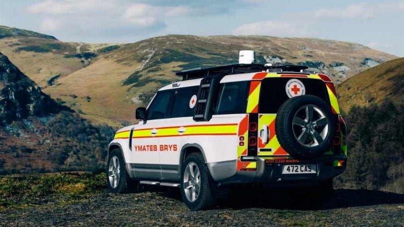 La Defender 130 della British Red Cross