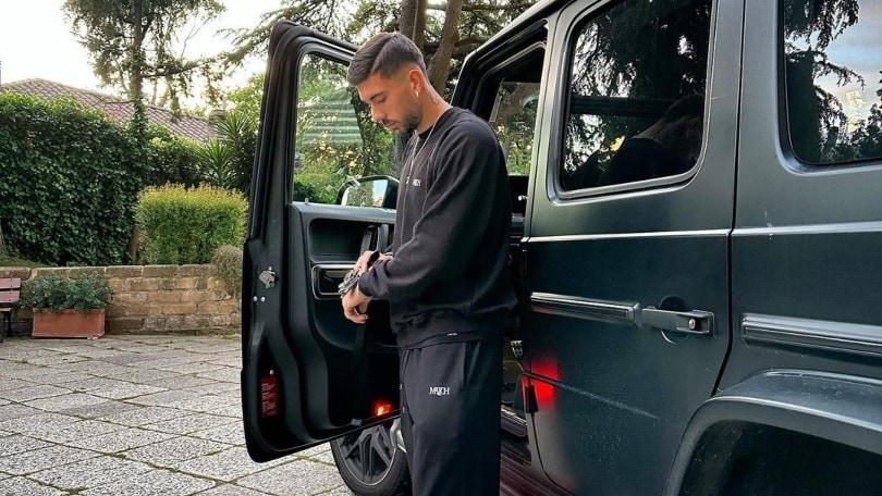 Mattia Zaccagni, calciatore e modello con la Mercedes AMG G 63