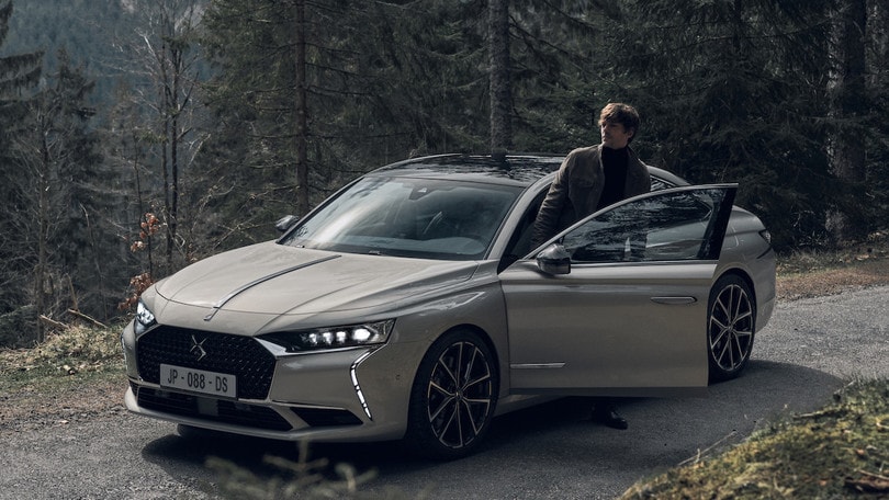 DS 9 2023, il model year migliora l'infotainment e lancia l'Esprit de Voyage