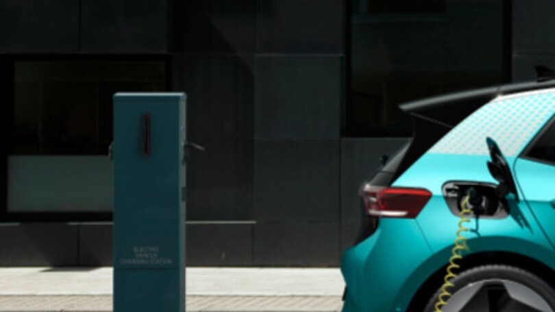 Salvini ha un'auto elettrica ma “La ricarica pubblica è Mission Impossibile”