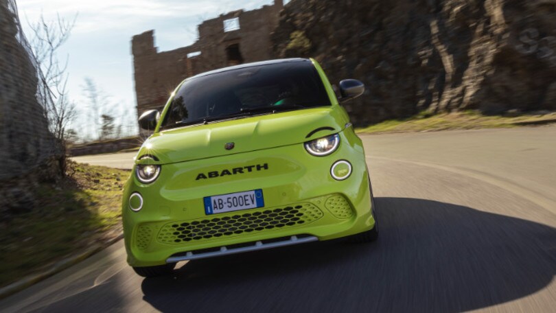 Abarth 500e, la prova su strada