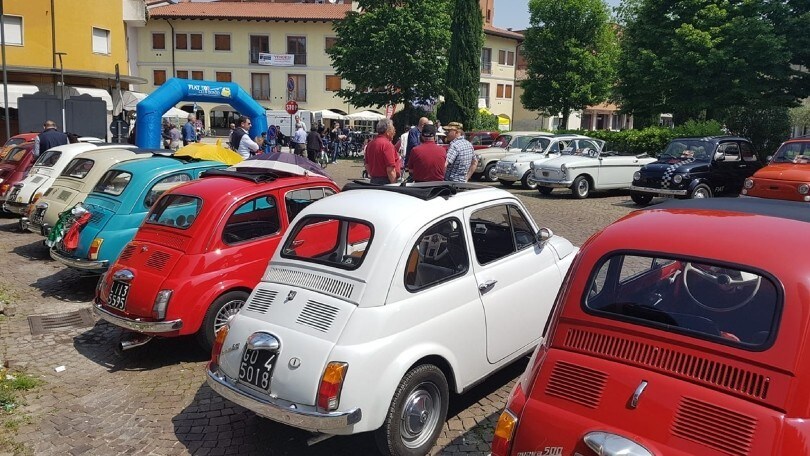 Le storiche Fiat 500 tornano a sfilare al raduno "Città di Gorizia"