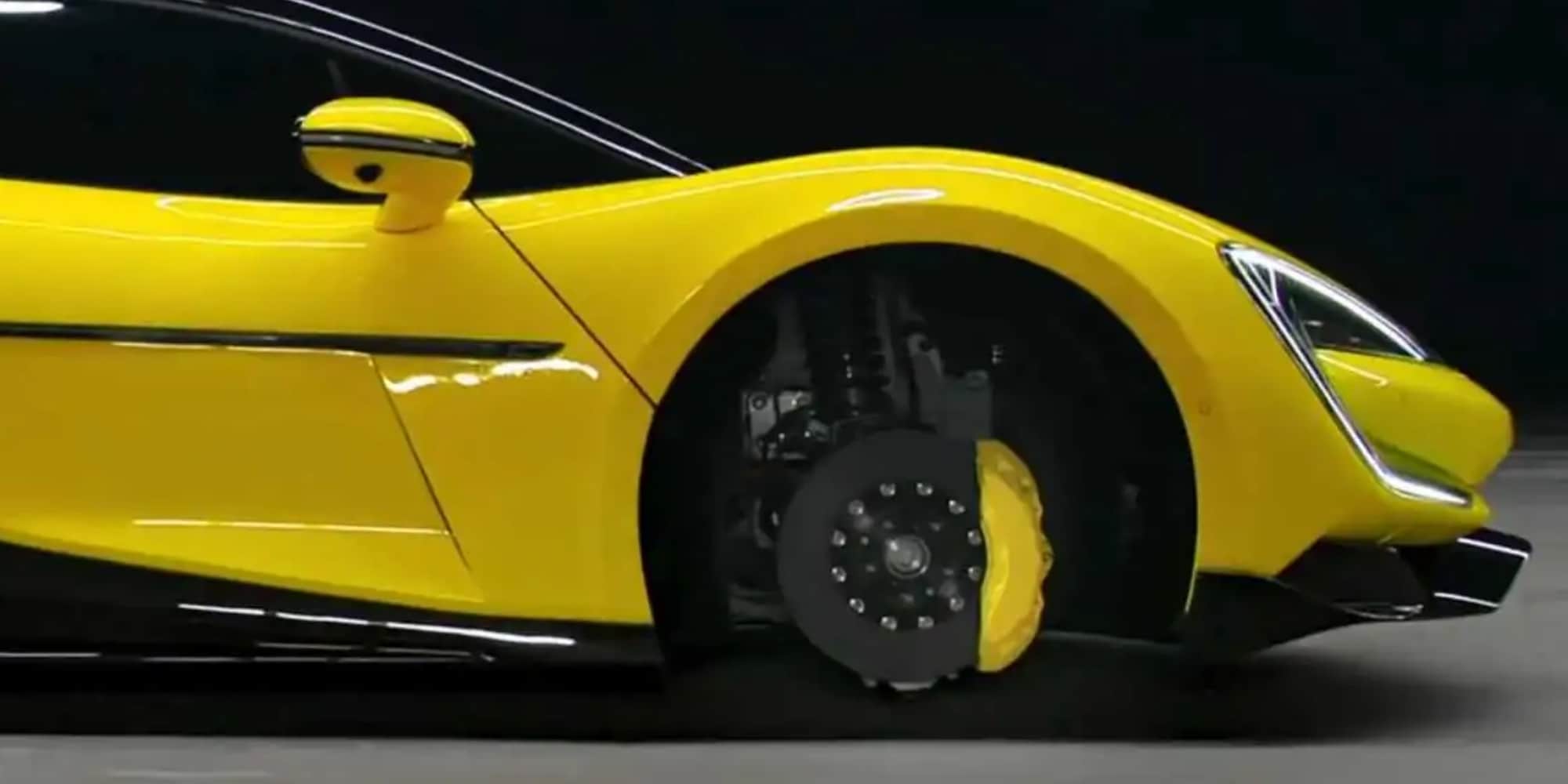 La supercar che salta e corre su tre ruote
