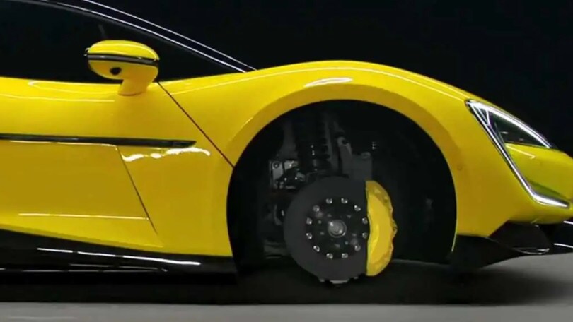 La supercar che salta e corre su tre ruote