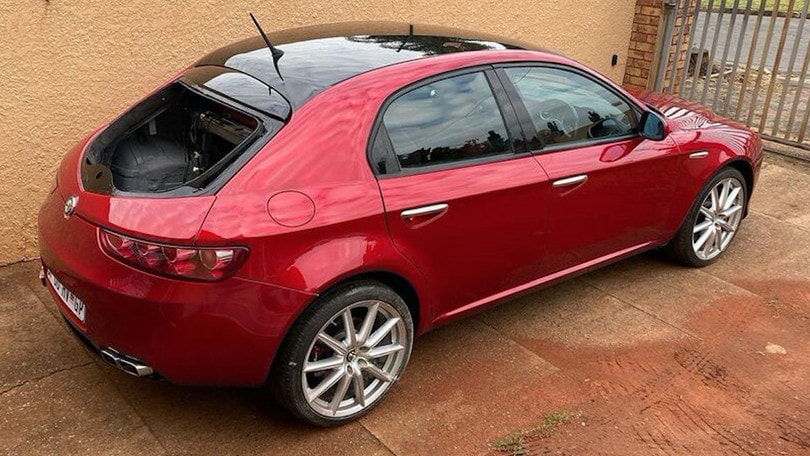 Unisce un'Alfa Romeo Brera a una 159: ecco il risultato