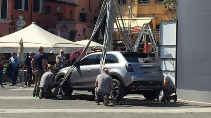 La Fiat 600 "emerge dalle acque"