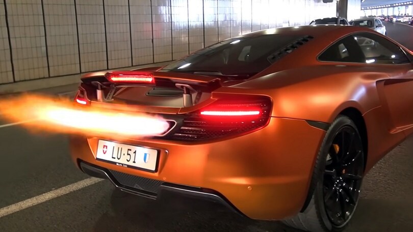 Più che auto, sono dei veri draghi sputafuoco!