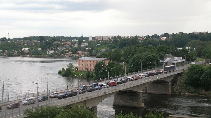 Scordatevi le colonnine: arriva la prima autostrada che ricarica le auto