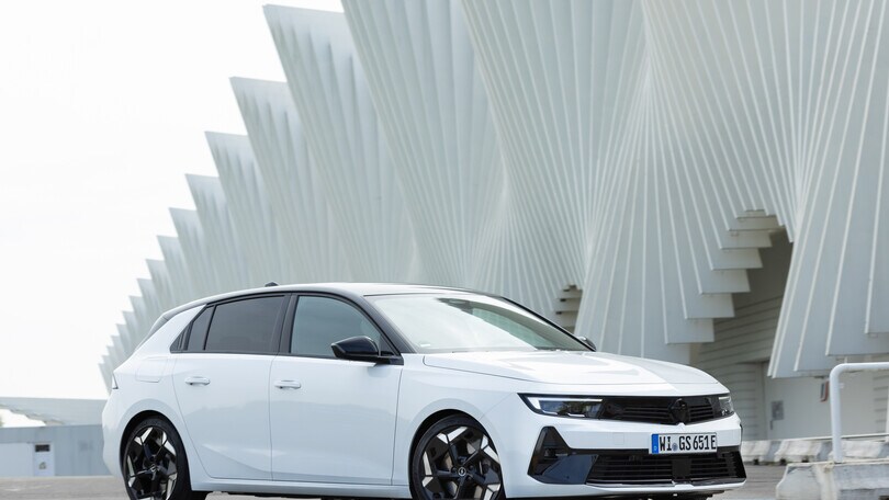 Opel Astra GSe: la prova dell'ibrido plug-in con 225 CV