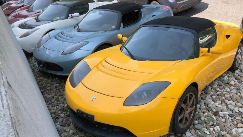 Tesla, scoperte negli USA sei Roadster abbandonate e impolverate