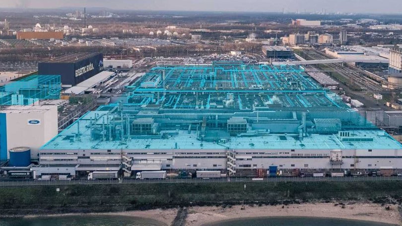 Ford Electric Vehicle Center a Colonia, il futuro è a batterie