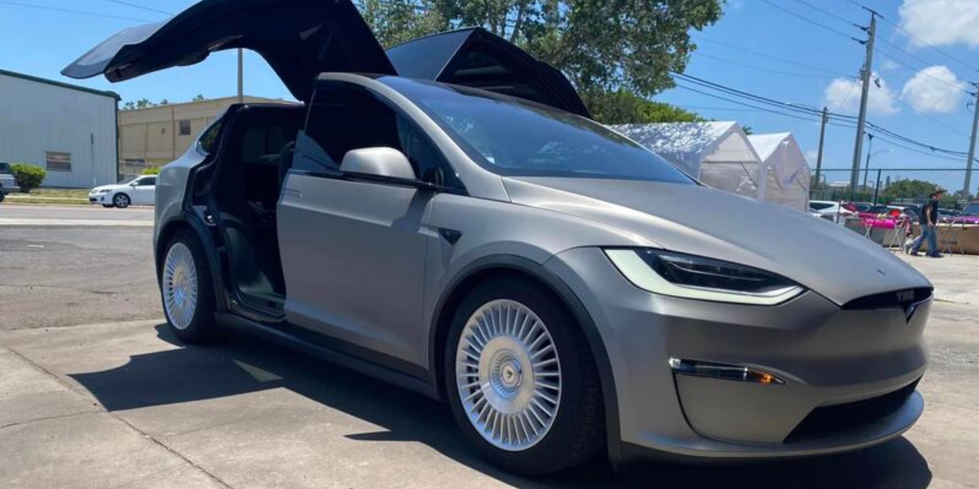 Tesla Model X, ecco quella di "Ritorno al Futuro"