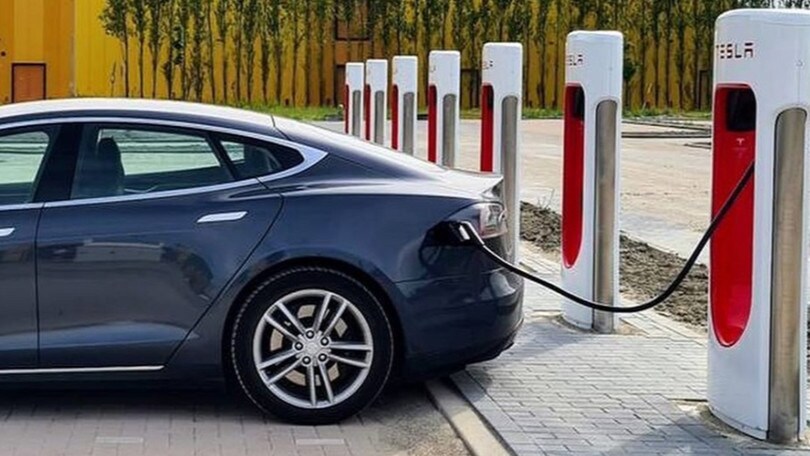 Stellantis come Ford: pronta a usare i Supercharger di Tesla