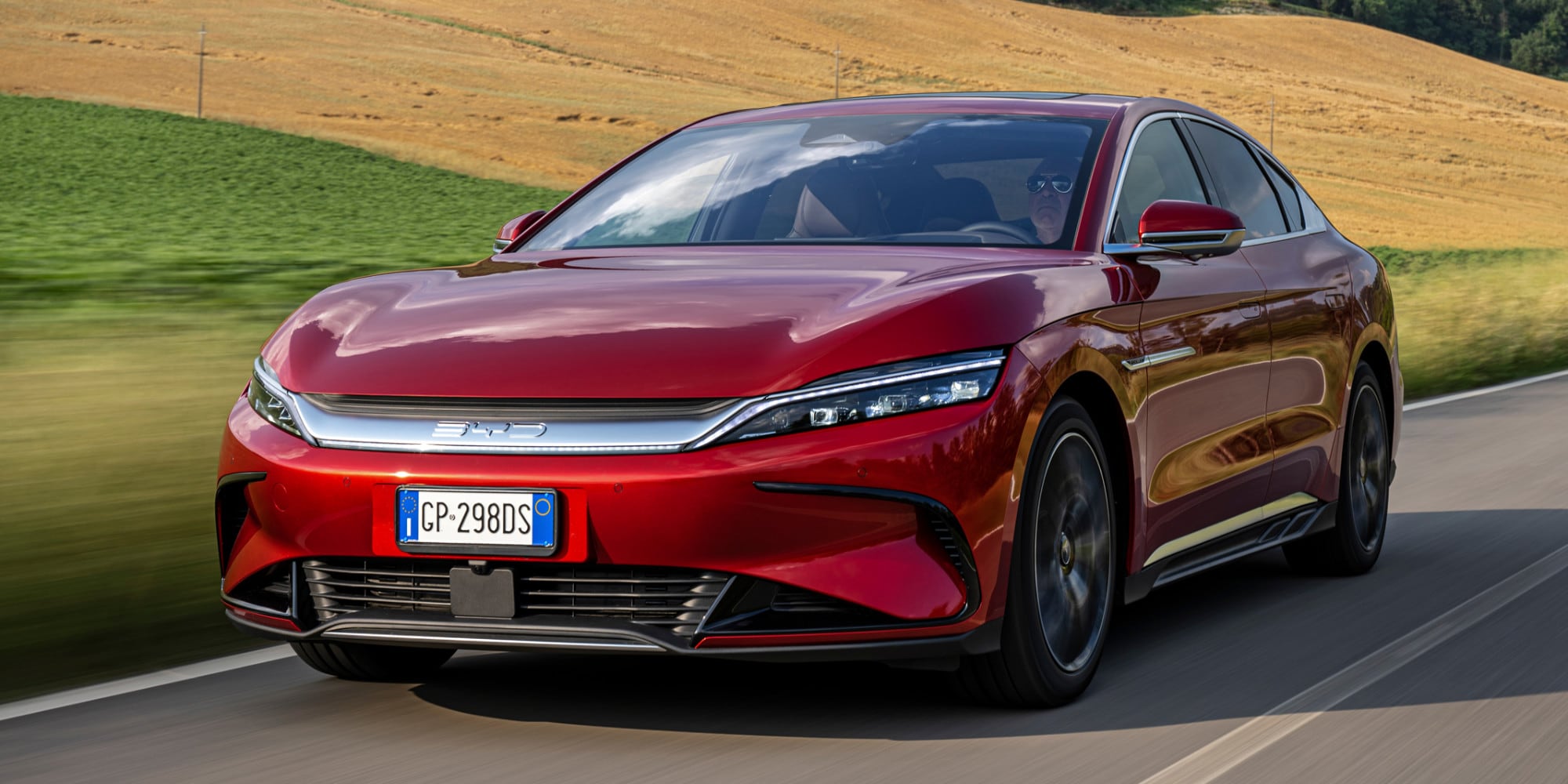 BYD cala il poker per la sfida elettrica