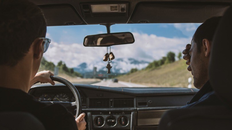 Le 10 cose che non sapevi non si potevano fare in auto all'estero