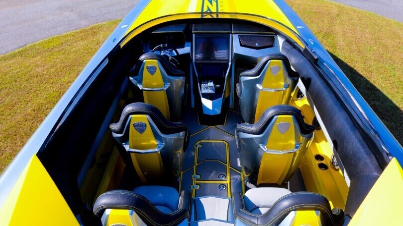 Adrenaline ZRX47, 2.270 CV di potenza in mare