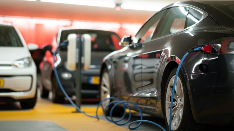 Salvini: "Solo auto elettriche dal 2035? Folle"