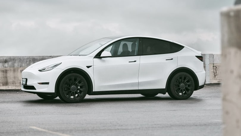 La Tesla in car sharing debutta in Italia