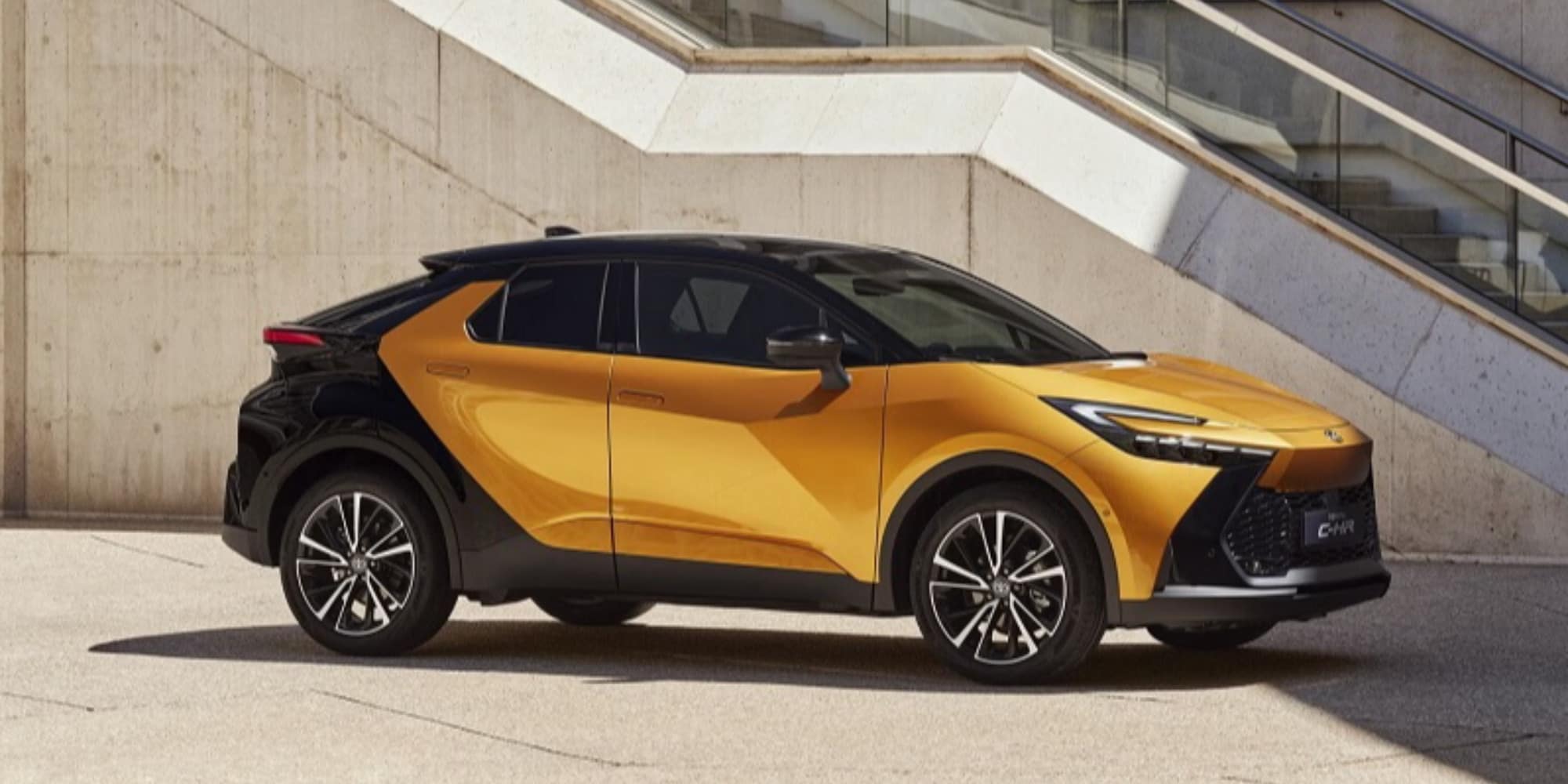 Nuova Toyota C-HR, la super ibrida