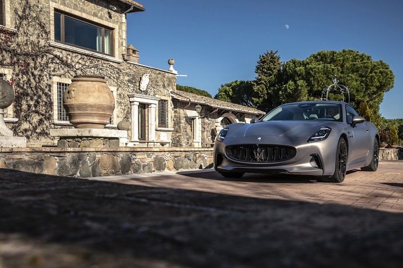 Maserati, il trailer del cortometraggio diretto da Ferzan Ozpetek