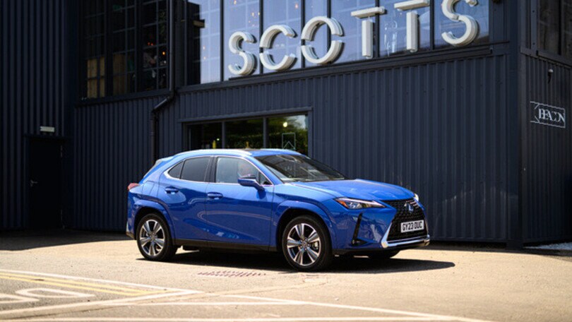 Lexus UX 300e, la prova