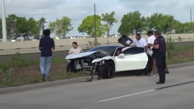 Ferrari F8 Tributo completamente distrutta a un evento in Texas