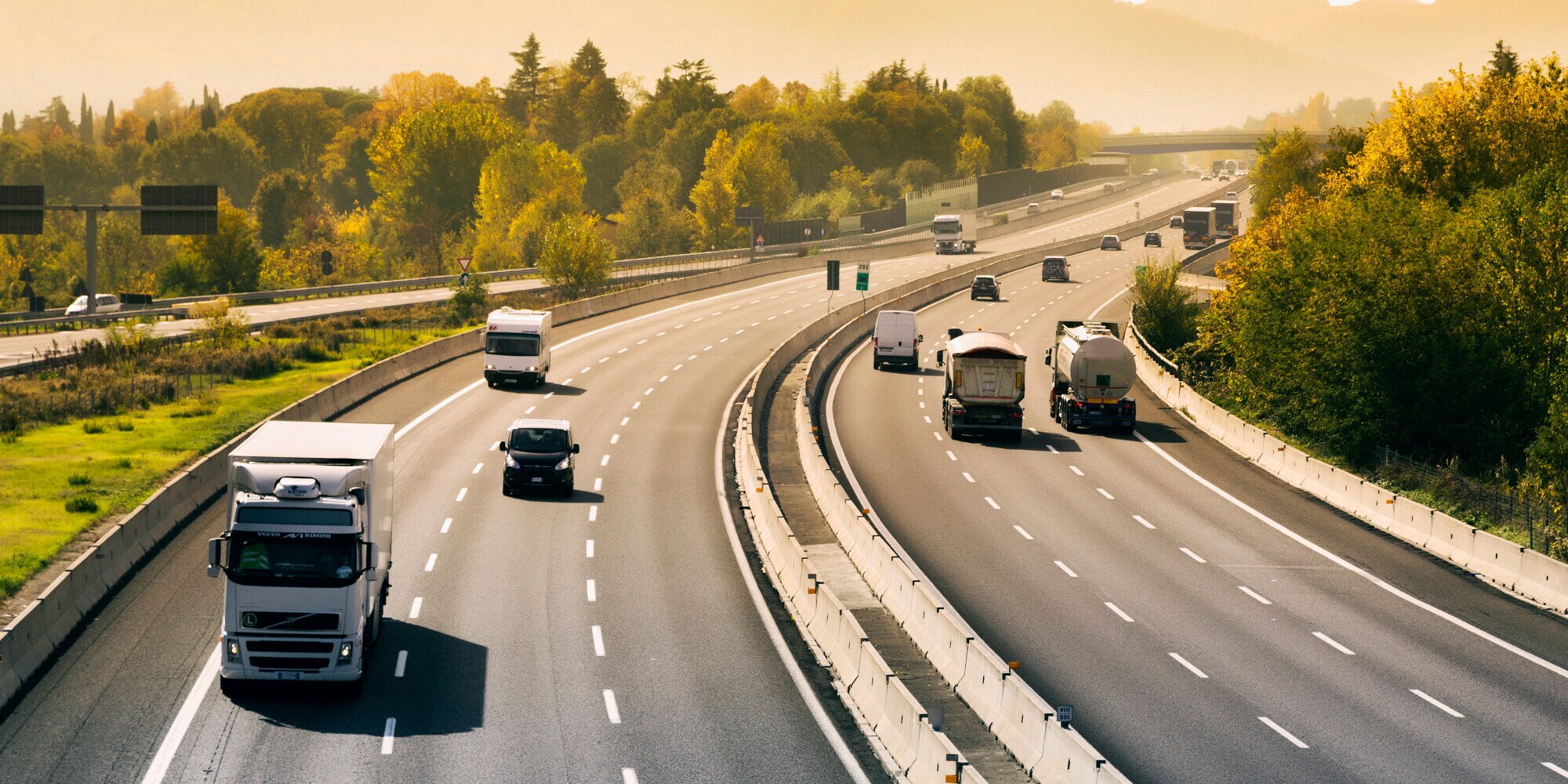 Autostrade e vacanze, bollino nero e rosso con i giorni da evitare