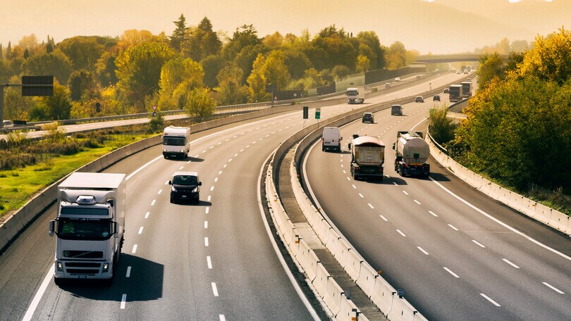 Autostrade e vacanze, bollino nero e rosso con i giorni da evitare