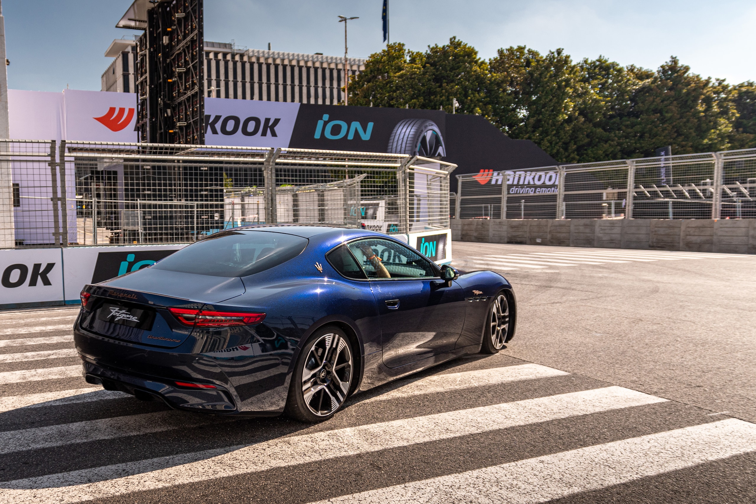 Maserati GranTurismo Folgore, il video onboard sul circuito di Roma