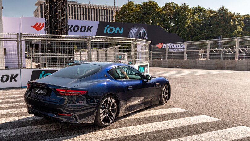 Maserati GranTurismo Folgore, il video onboard sul circuito di Roma