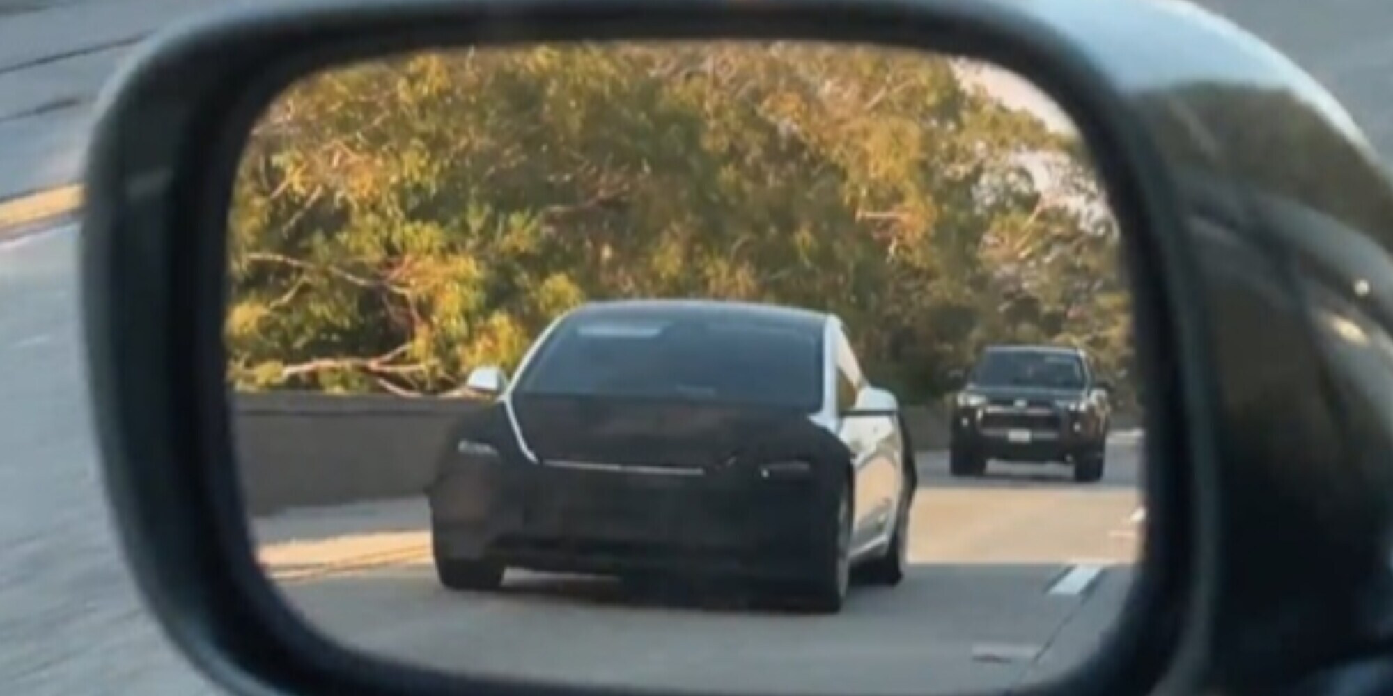 Tesla, nuova Model 3 avvistata su strada
